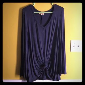Navy long/bell sleeve top! Very soft/comfy